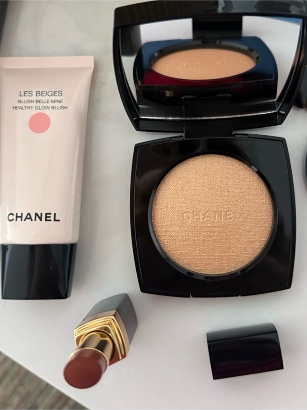 Les Beiges CHANEL healthy summer essentials set, special listing for @vicviv - Picture 3 of 6